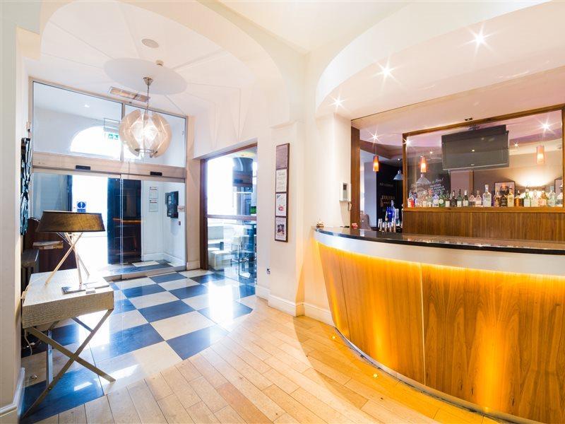 Oyo-帝国酒店 巴罗弗内斯 外观 照片